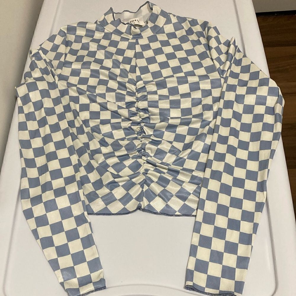 Stori NWOT Girls Checkered Long Sleeve Lightweight Top Mock Neck & ruched front.